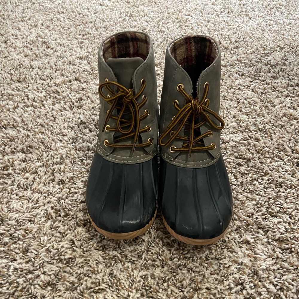 Grey duck boots size 9